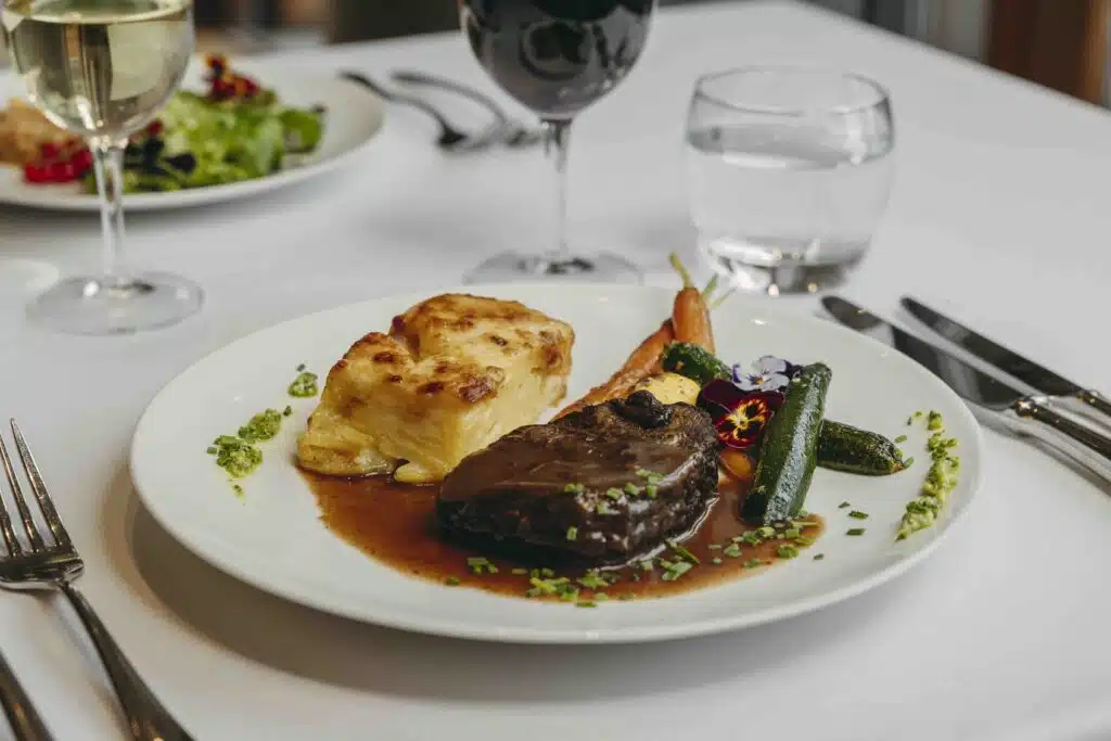 Plat pour un repas de mariage au Saint Georges à Gruyères