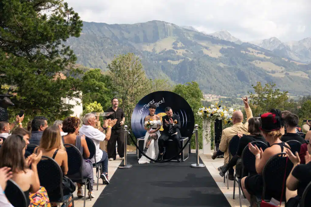Terrasse pour cérémonie de mariages avec vue sur le Château à l'hôtel et restaurant Le Saint Georges à Gruyères