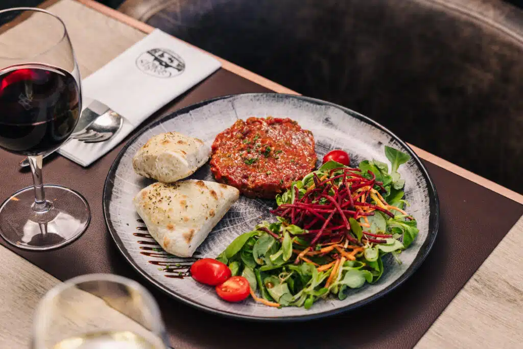 Tartare de boeuf au restaurant Le Saint Georges à Gruyères